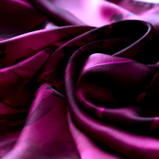 Esarfa matase Shadows Roses magenta fucsia